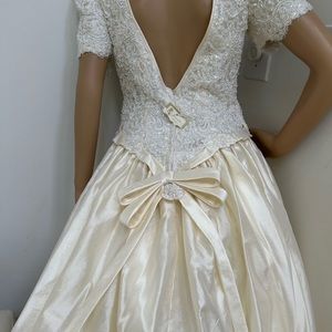 Exquisite Wedding Dress and matching tiara - New with tags!!!